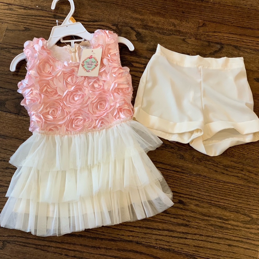 Pink and cream colored rosette shirt and shorts - Picture 1 of 1